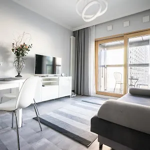 vipwarsawapartments-mennica-residence.warsawhotelspoland.com/